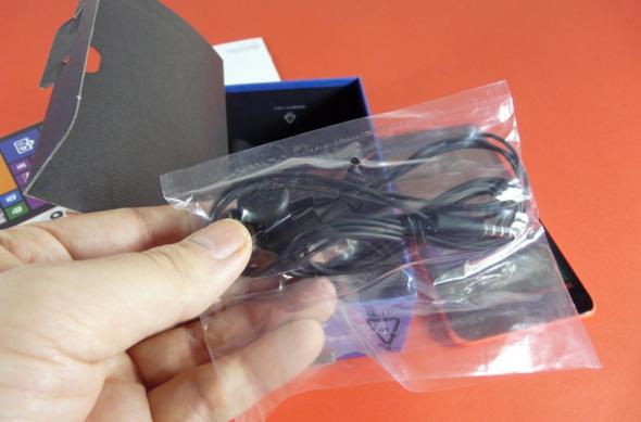 Nokia Lumia 1320 Unboxing: maxi phablet, mini preț (Video): nokia_lumia_1320_unboxing_mobilissimo_ro_31jpg.jpg