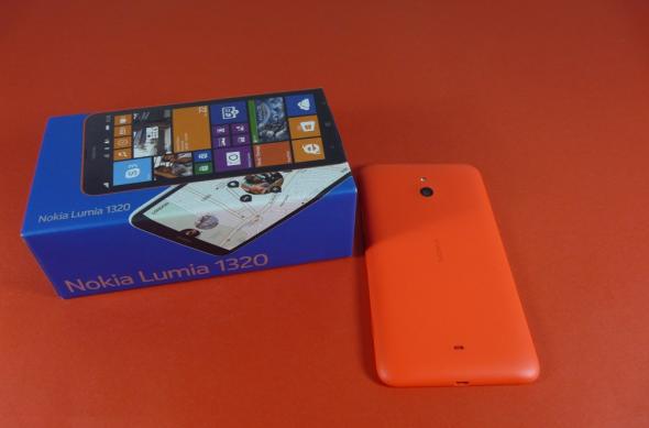 Nokia Lumia 1320 Unboxing: maxi phablet, mini preț (Video): nokia_lumia_1320_unboxing_mobilissimo_ro_12jpg.jpg