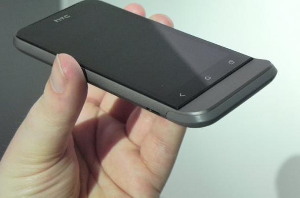 MWC 2012: HTC One V preview - ofertă low end În zona Android 4.0 și un design Legendar (Video): dscn9981jpg.jpg