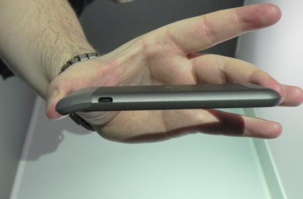 MWC 2012: HTC One V preview - ofertă low end În zona Android 4.0 și un design Legendar (Video): dscn9979jpg.jpg