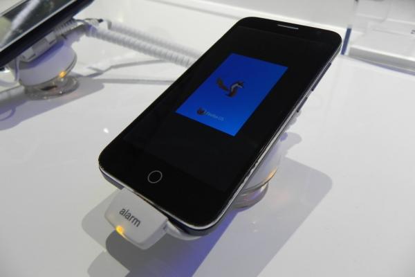 Alcatel One Touch Fire E hands on preview: o premieră cu Firefox OS de la Alcatel (Retro MWC 2014 - Video)