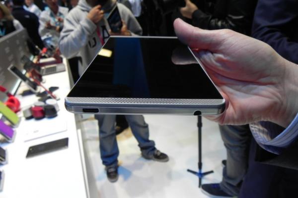 HP Slate6 VoiceTab hands on preview - phablet midrange de 6 inch cu design arătos (Retro MWC 2014 - Video)