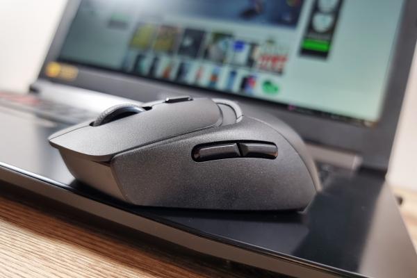 Am testat Logitech G309: Mouse de gaming wireless cu latență ultra redusă, pentru performanță optimizată în jocuri