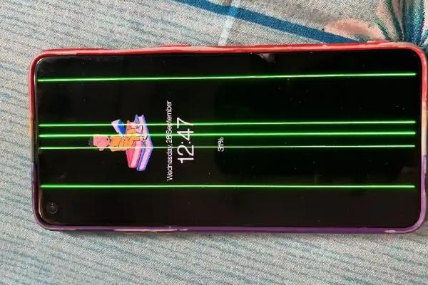 OnePlus oferă upgrade gratuit de ecran pentru smartphone-uri mai vechi afectate de dungi verzi