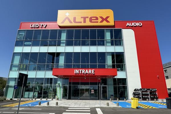 Am vizitat cel mai mare magazin de tehnologie din România, noul Altex din Pipera: 3 etaje, 6000 de mp şi spaţii de gaming, testare telefoane