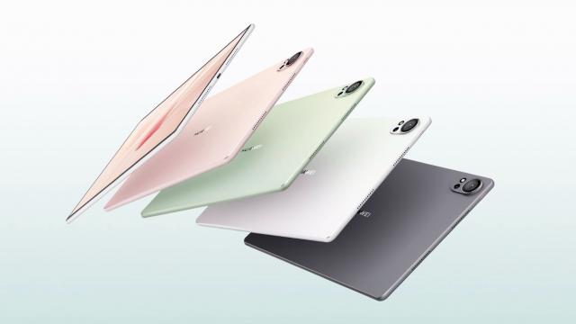 <b>Huawei MatePad Air 2024 a sosit: tabletă din metal, cu baterie mare, ecran de 144 Hz</b>Huawei a anunţat pe 6 august, pe lângă telefonul pliabil Nova Flip şi două tablete. Una este Huawei MatePad Pro 12.2 şi una este Huawei MatePad Air 2024, care vine cu un corp subţire de doar 5.9 mm şi o greutate de 555 de grame. Alte detalii aflaţi mai
