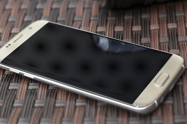 Bluboo Edge este un nou smartphone cu display curbat; costă doar 540 lei la precomandă
