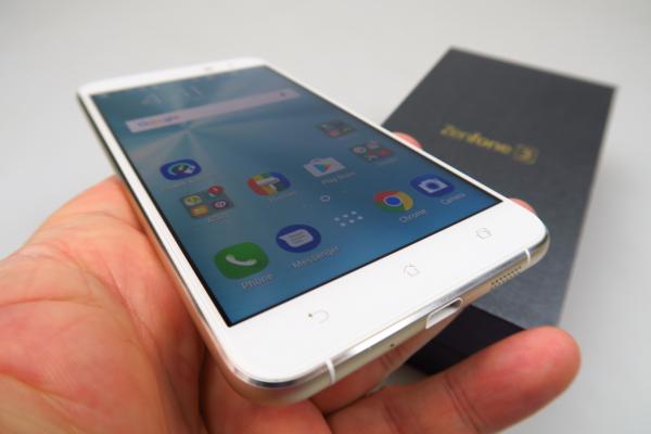 ASUS ZenFone 3 (ZE552KL) - Unboxing