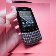 Review Nokia Asha 303 - preț accesibil, Angry Birds, QWERTY și touch laolaltă (Video)