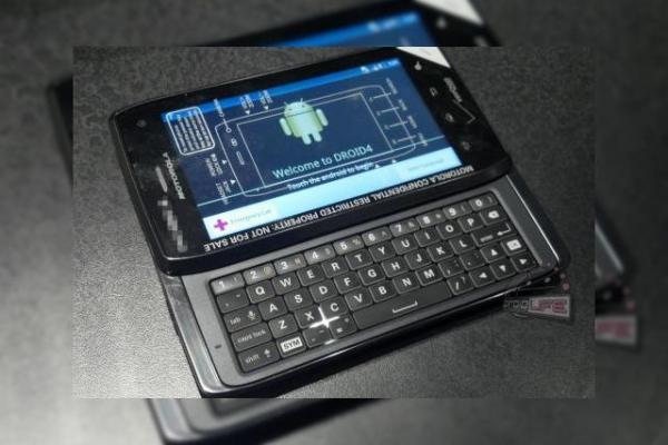 Motorola Droid 4 este un RAZR cu tastatura glisantă QWERTY! Arată foarte bine - iată imagini!