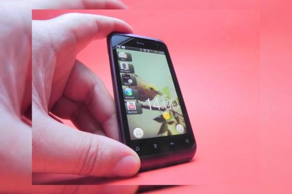 Review HTC Rhyme - telefon single core mov, cu accesorii feminine și mult charm (Video)