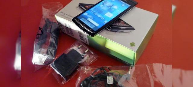 Sony Ericsson Xperia Arc S Unboxing - urmașul telefonului curbat, acum mai puternic (Video)