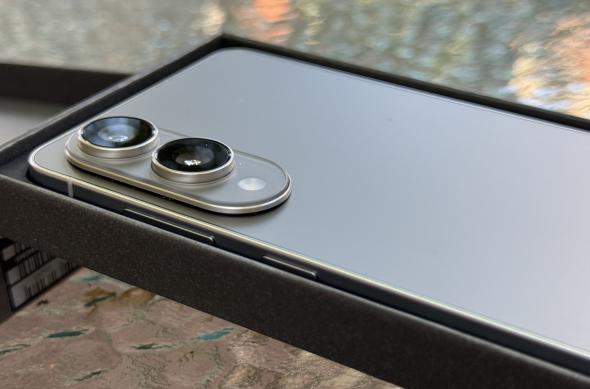 Samsung Galaxy S25 Edge Unboxing: IMG_9353.jpg