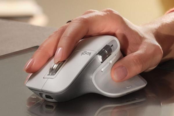 Cel mai aşteptat mouse: Logitech MX Master 4 apare şi pe Amazon acum, cu extra rezistență la murdărie