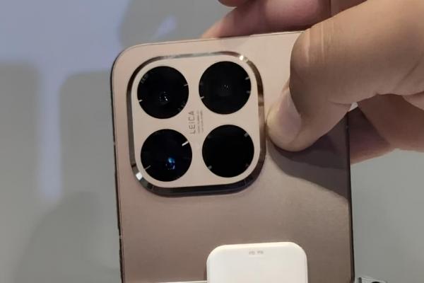 Xiaomi 15T Pro apare pentru prima dată în imagini reale; design cu finisaj cupru și cameră Leica