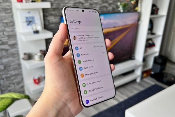 HUAWEI Pura 80 Ultra: OS, UI, aplicaţii cu EMUI 15, microG, GBox și un buton lateral nou