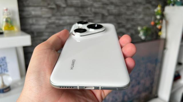 <b>HUAWEI Pura 80 Pro: Difuzoare stereo de mare amplitudine, cavități sonore de 10x ori mai mari decât pe Pura 70 Pro</b>HUAWEI duce experiența de streaming audio la următorul nivel odată cu PURA 80 Pro astfel că ne aduce un setup de difuzoare stereo pe bune. Avem aici difuzoare de mare amplitudine cu cavități sonore de 10x ori mai mari decât