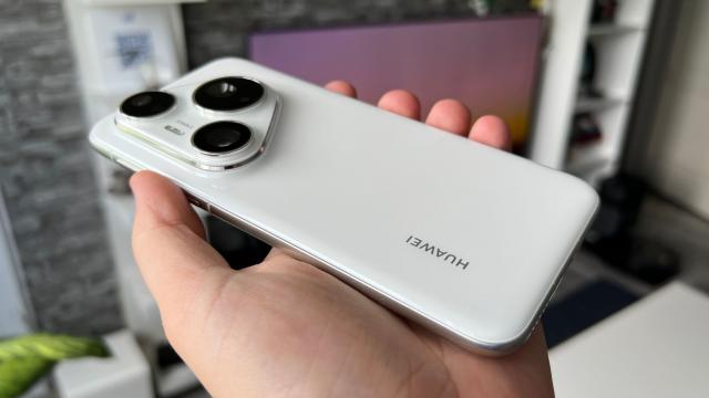 <b>Huawei Pura 80 Pro: Conectivitate OK, cu limitările clasice</b>Huawei Pura 80 Pro are aceleaşi opţiuni de conectivitate ca şi modelul Ultra, nefiind ştirbit de nimic. Mă rog, de 5G, dar aia e altă chestiune, pe bază de război comercial SUA-China
