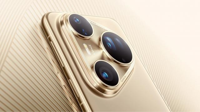 <b>Preț și disponibilitate HUAWEI Pura 80 Ultra în România (extra reducere Mobilissimo de 2000 lei la precomandă)</b>De astăzi avem disponibil local un nou smartphone care promite multe la capitolul cameră. Se numește HUAWEI Pura 80 Ultra și aduce un setup avansat în spate, cu două camere periscop, o cameră principală cu senzor de tip 1 inch și 