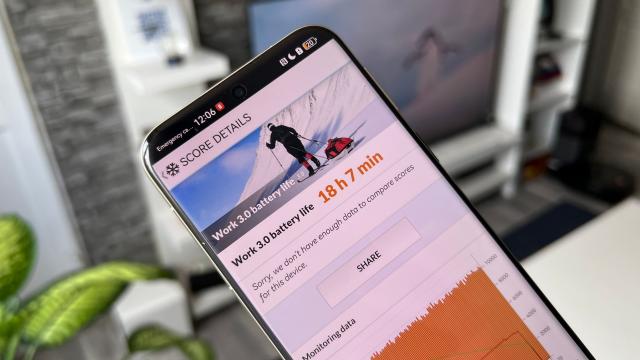 <b>Huawei Pura 80 Ultra: Bateria scade în capacitate, autonomia creşte!?</b>Huawei Pura 80 Ultra păţeşte acelaşi pocinog ca şi majoritatea telefoanelor din ziua de azi: se vinde în Europa cu o baterie cu capacitate redusă. Ediţia din China are baterie de 5700 mAh, iar cea din Europa una de 5170 mAh. Puțin mai mică decât