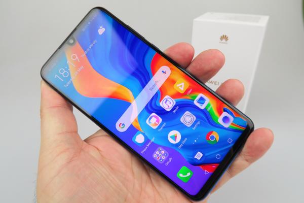 Huawei P30 Lite primeşte actualizarea la Android 10/ EMUI 10