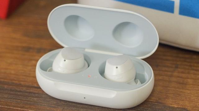<b>Samsung Galaxy Buds+, căștile wireless ce vor debuta alături de Galaxy S20 au dezvăluite noi detalii</b>În cadrul evenimentului Unpacked 2020 din data de 11 februarie cei de la Samsung vor dezvălui și accesorii pentru noul său flagship Galaxy S20, în prim plan urmând a se afla căștile wireless Galaxy Buds+
