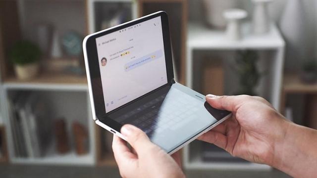<b>Surface Duo primește un emulator Android! Iată cum se prezintă interfața dual-screen gândită de Microsoft</b>În octombrie anul trecut Microsoft anunța printre altele și dispozitivul intitulat Surface Duo, un terminal cu două display-uri ce rulează Android și care aduce un procesor Snapdragon 855 la interior