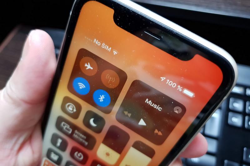 Luminozitate display iPhone 11 și ecran văzut la microscop: Apple-iPhone-11_044.jpg