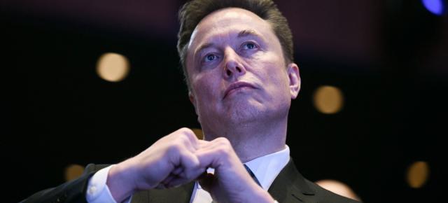 SpaceX ar lucra la un gadget AI mai subțire decât un iPhone; Elon Musk neagă informația