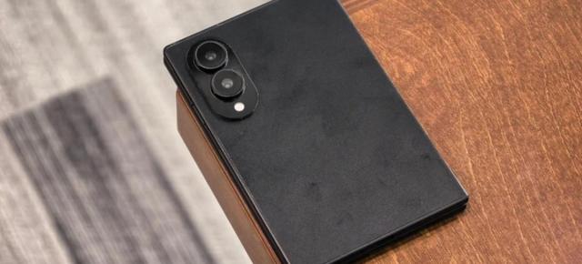 Samsung Galaxy Z Fold8 (Wide) apare pe negru acum, arată sobru
