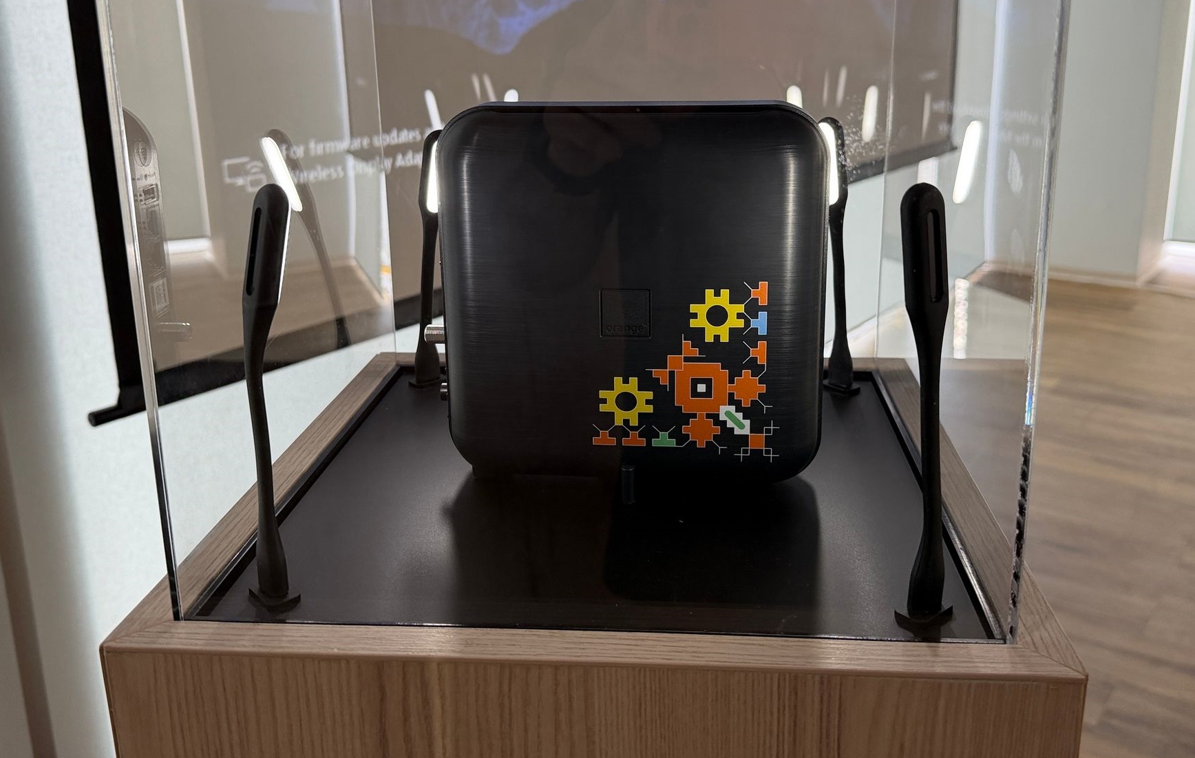 Wi-Fi 7 Giga Box - Orange (galerie)