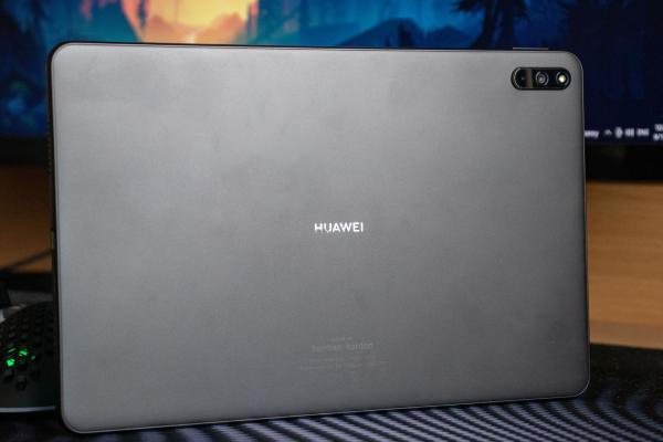 Huawei MatePad 10.4 - Construcție solidă și design minimalist