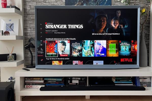 Nou în teste: Smart TV Samsung The Serif 2022 + soundbar Samsung HW-S800B, pachetul ideal pentru home entertainment? 