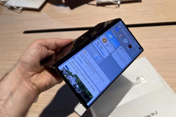 Huawei Mate Xs 2 Hands-on Review: telefonul pliabil cu cel mai discret pliu de până acum (Video)