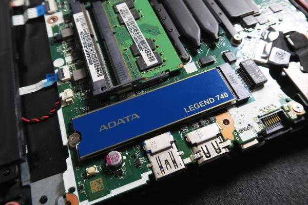 Prezentare ADATA LEGEND 740: SSD-ul M2 de 500 GB care a dus la un alt nivel transferul de date pe laptopul meu