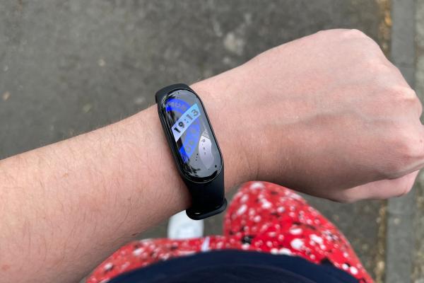 Xiaomi Smart Band 7 Review: Brățara de fitness iubită de toți revine, cu Always on Display, ecran mai mare și aceeași rețetă de succes (Video)