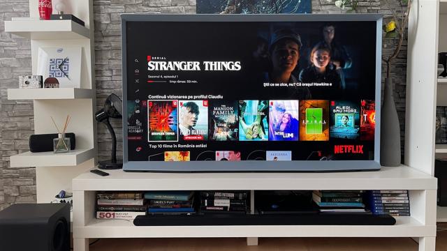 <b>Nou în teste: Smart TV Samsung The Serif 2022 + soundbar Samsung HW-S800B, pachetul ideal pentru home entertainment? </b>Dacă te gândești să îți schimbi vechiul televizor și ca de această dată să mergi all-in pentru un sistem de home entertainment, atunci poate că acest combo pe care tocmai ce l-am primit în teste îți va surâde. După cum indică și titlul postării 