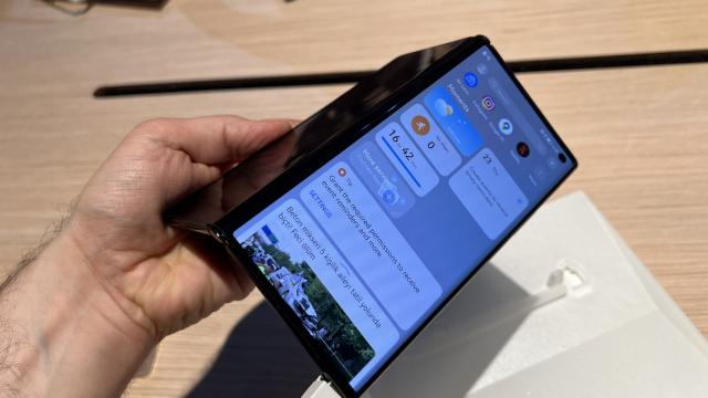 <b>Huawei Mate Xs 2 Hands-on Review: telefonul pliabil cu cel mai discret pliu de până acum (Video)</b>Huawei a ţinut pe 23 iunie 2022 la Istanbul un eveniment oficial, în cadrul căruia a prezentat o serie de produse pentru piaţa europeană, iar printre ele am avut şi nu mai puţin de 3 telefoane. E vorba despre Huawei nova Y90 şi Y70