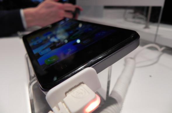 Lenovo S660 hands on preview: un midrange cu o super baterie (Retro MWC 2014 - Video): dscn4736jpg.jpg