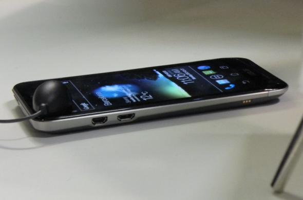 MWC 2012 & Încă o zi de premii: prezentare energică ASUS, conferință la Muzeul de Rock și o atmosferă electrizantă (Video): dscn0174jpg.jpg