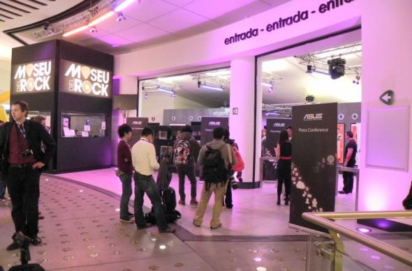 MWC 2012 & Încă o zi de premii: prezentare energică ASUS, conferință la Muzeul de Rock și o atmosferă electrizantă (Video): dscn0091jpg.jpg