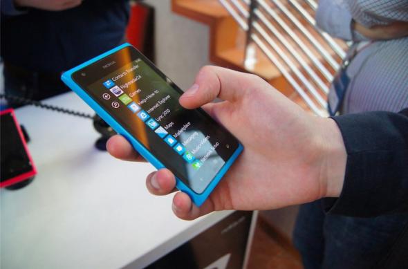 Nokia Lumia 900 În România - primele impresii: 11_nokia_lumia_900_in_romaniajpg.jpg