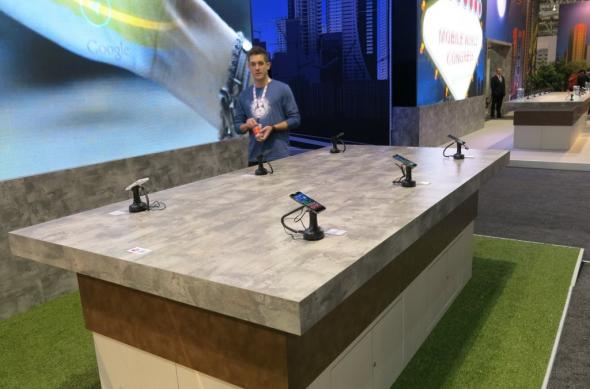 MWC 2013: Motorola RAZR HD hands on preview, ultimul mohican Înainte de X Phone (Video): motorola_razr_hd_13jpg.jpg