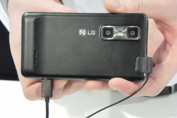 MWC 2012: LG Optimus 3D Max hands on preview - cel mai nou telefon 3D În acțiune din Barcelona (Video)