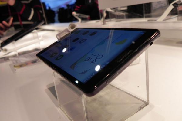 Lenovo Vibe Z hands on preview - phablet LTE de 5.5 inch cu procesor Snapdragon 800 (Retro MWC 2014 - Video)