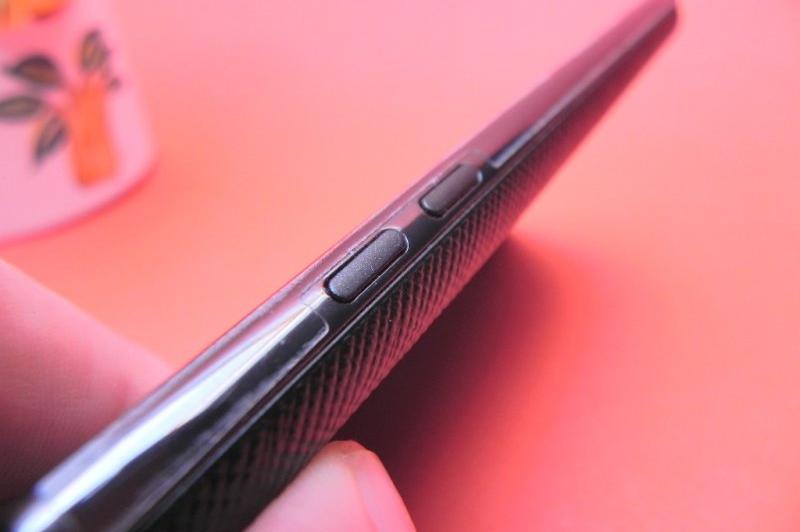 Review LG Prada 3.0 - telefonul fashion cu preț decent, interfață alb/negru, design deosebit (Video): 12_review_lg_prada_3_mobilissimo_rojpg.jpg