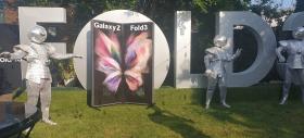 Samsung lansează noile telefoane pliabile Galaxy Z Fold 3 și Galaxy Z Flip 3 în România, în cadrul unui eveniment spectacol cu muzică, lumini și socializare la Fratelli