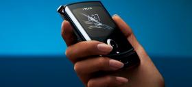Android 11 ajunge și pe primul pliabil Motorola: Razr 2019 face trecerea la noul release