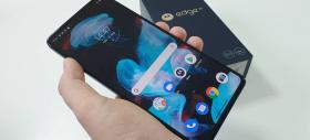 Motorola Edge 20 unboxing: subţire, plat şi lat, cu ecran pentru gameri şi cameră de flagship