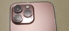 Un iPhone 13 Pro pe nuanţa Rose Gold îşi face apariţia online în fotografii cu spatele său